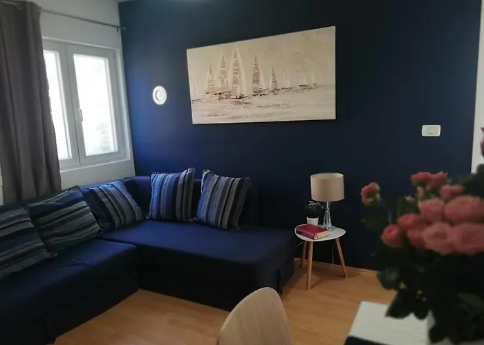 Studio C, Free Parking