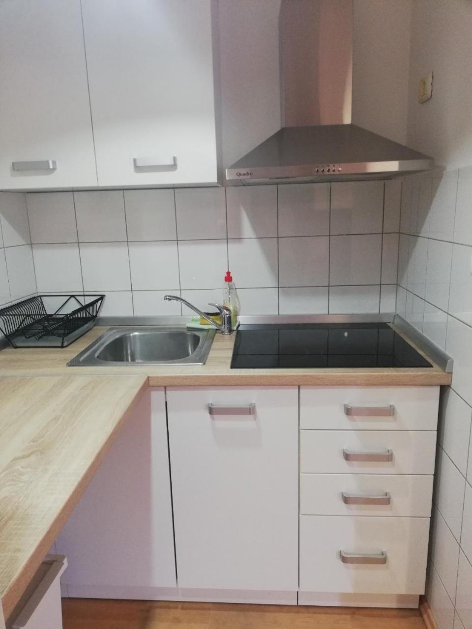 C, Free Parking Apartment Pula