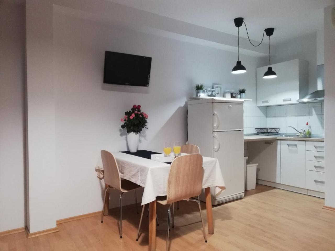 C, Free Parking Apartment