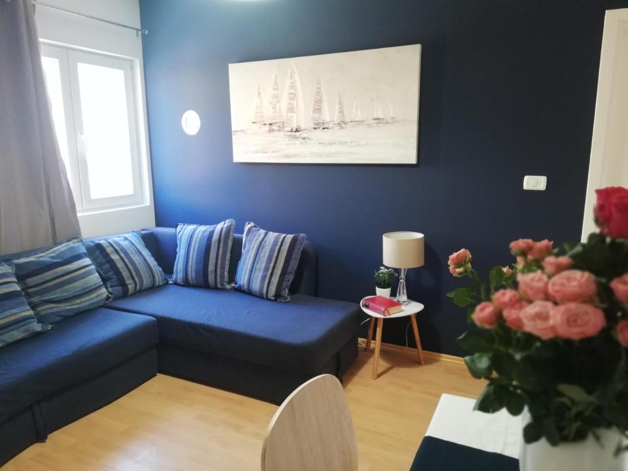 C, Free Parking Apartment Pula