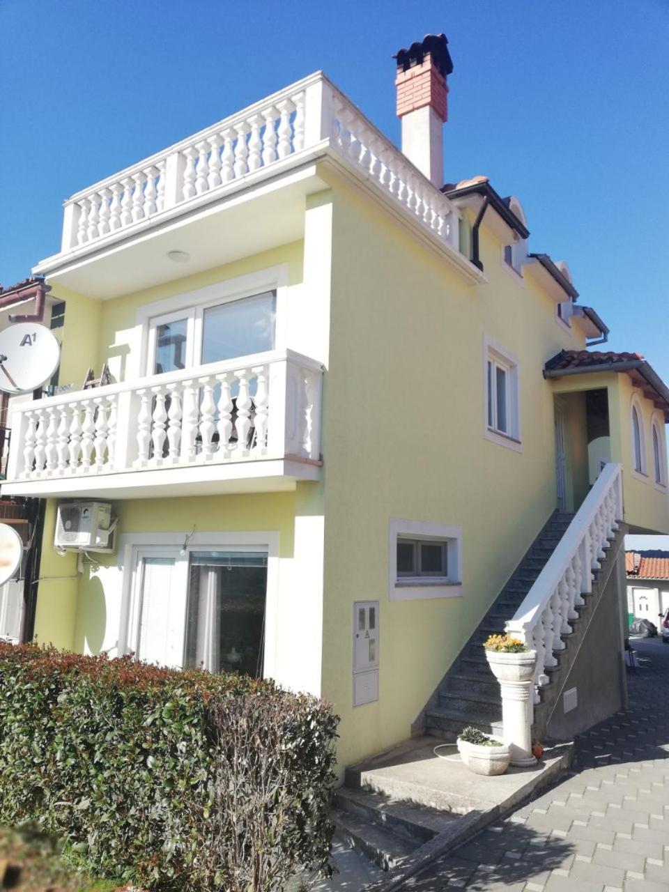 C, Free Parking Apartment Pula